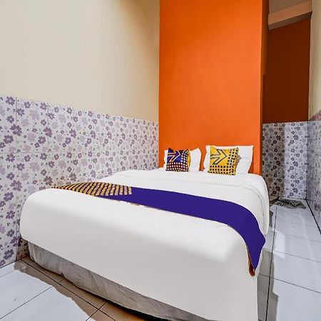Spot On 91186 Losmen Yanti Hotel บันดุง ภายนอก รูปภาพ
