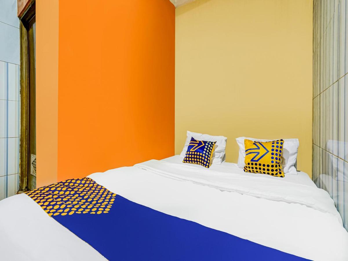 Spot On 91186 Losmen Yanti Hotel บันดุง ภายนอก รูปภาพ