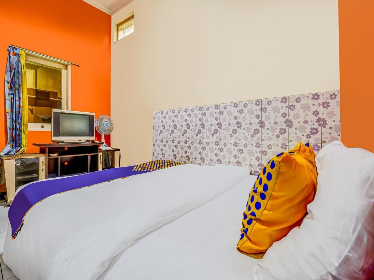 Spot On 91186 Losmen Yanti Hotel บันดุง ภายนอก รูปภาพ