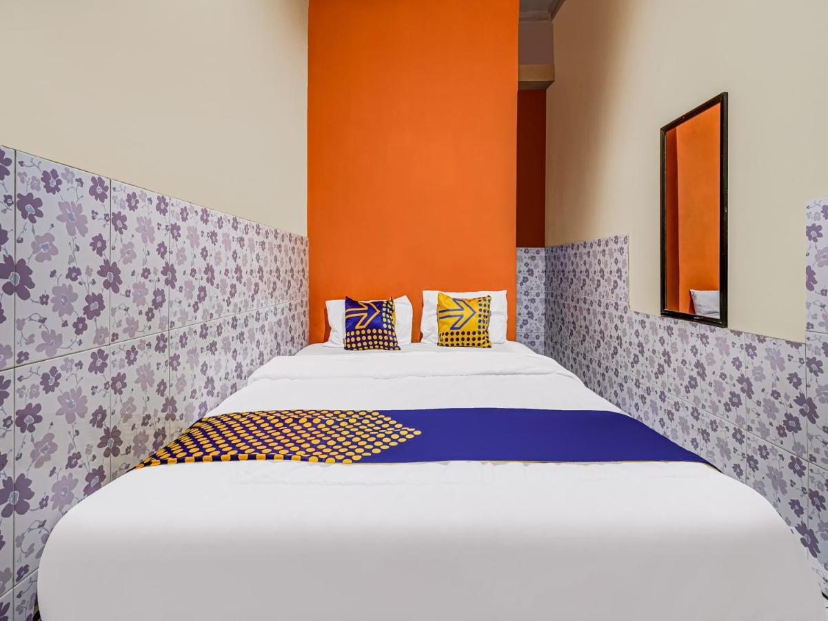 Spot On 91186 Losmen Yanti Hotel บันดุง ภายนอก รูปภาพ