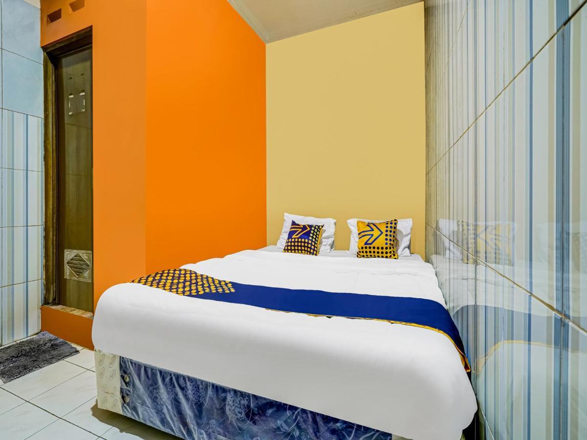 Spot On 91186 Losmen Yanti Hotel บันดุง ภายนอก รูปภาพ
