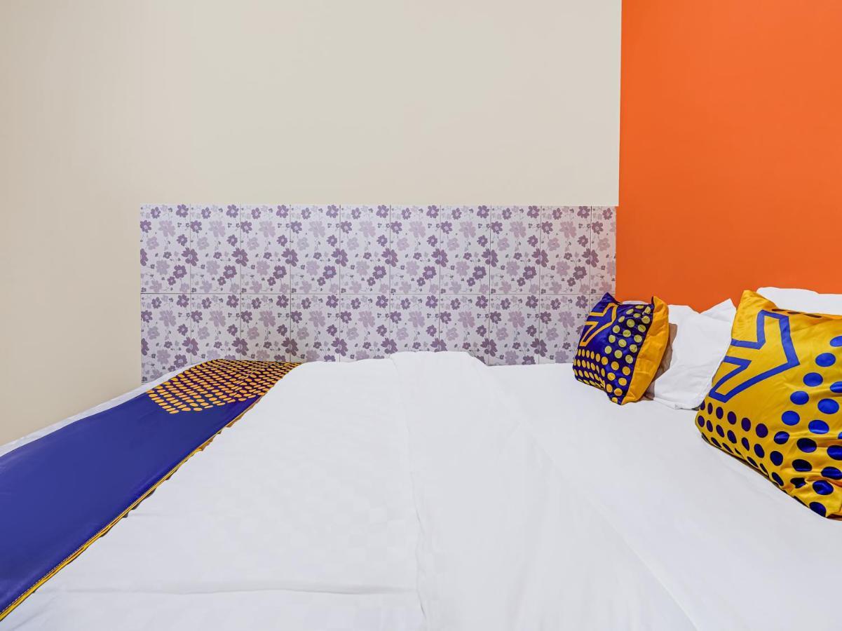 Spot On 91186 Losmen Yanti Hotel บันดุง ภายนอก รูปภาพ