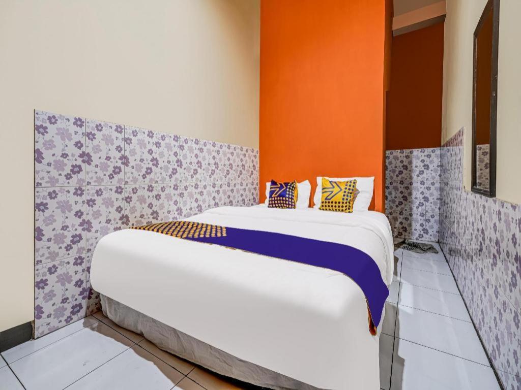 Spot On 91186 Losmen Yanti Hotel บันดุง ภายนอก รูปภาพ